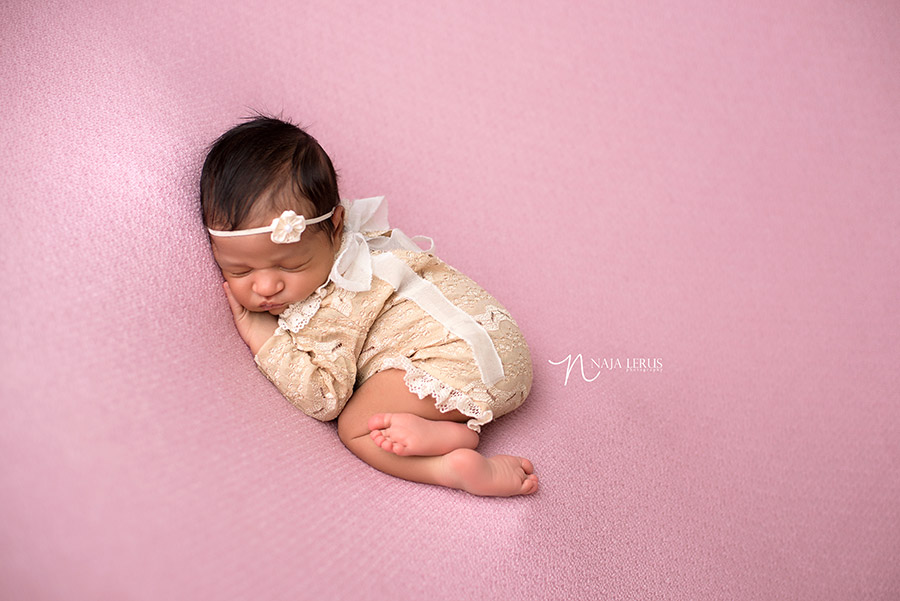 chicago-celebrity-newborn-pictures-07