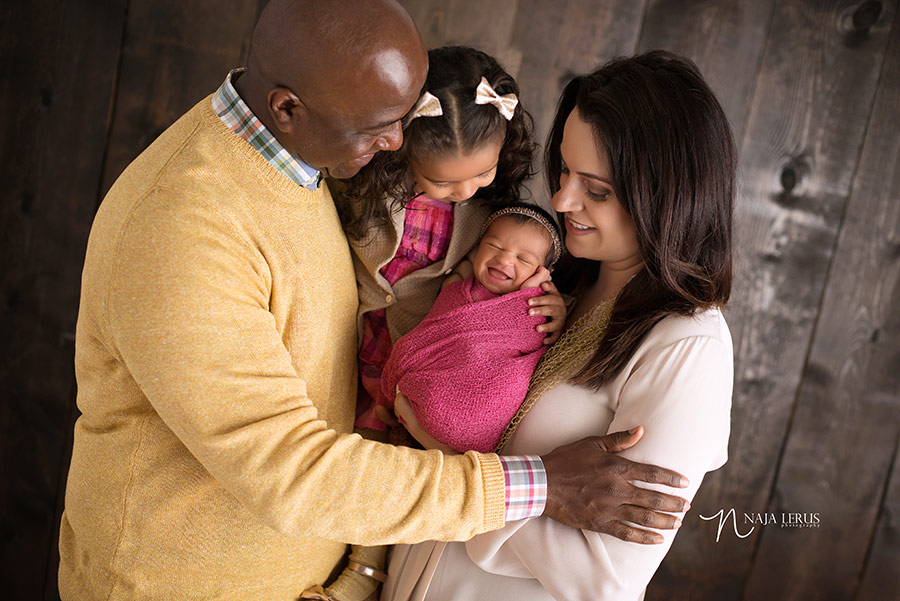 newborn family pictures chicago IL with Chicago sports anchor Ryan Baker