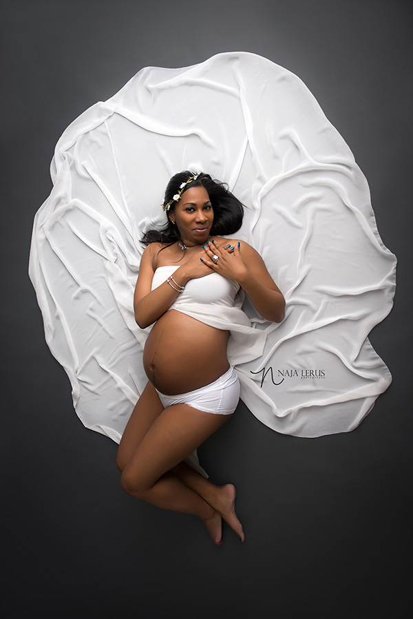 unique fine art maternity picture chicago IL