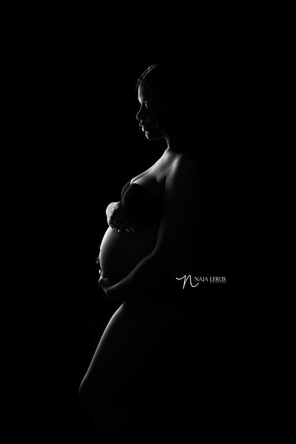 rim lighting silhouette maternity photo shoot chicago