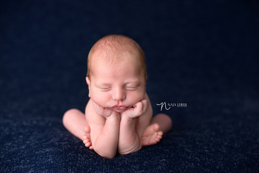 froggy pose newborn photography chicago IL