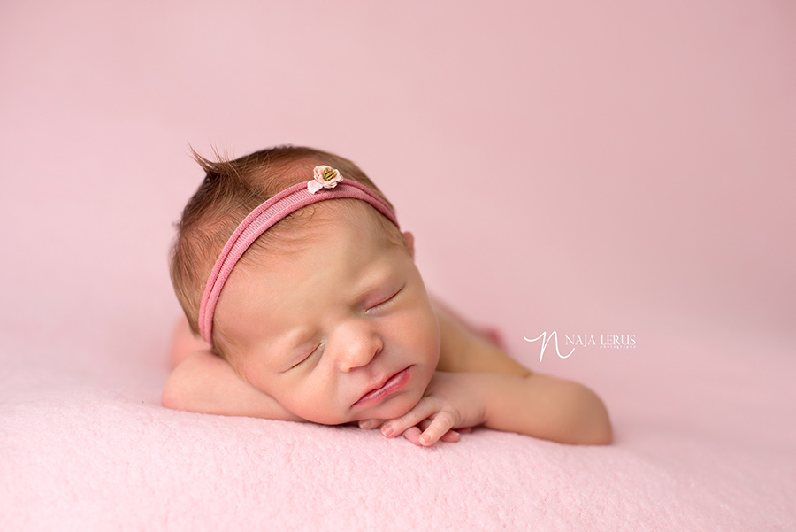 chicago-custom-newborn-pictures-03