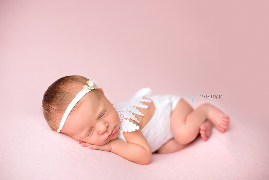 chicago-custom-newborn-pictures-04