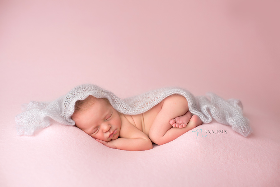 chicago-custom-newborn-pictures-05