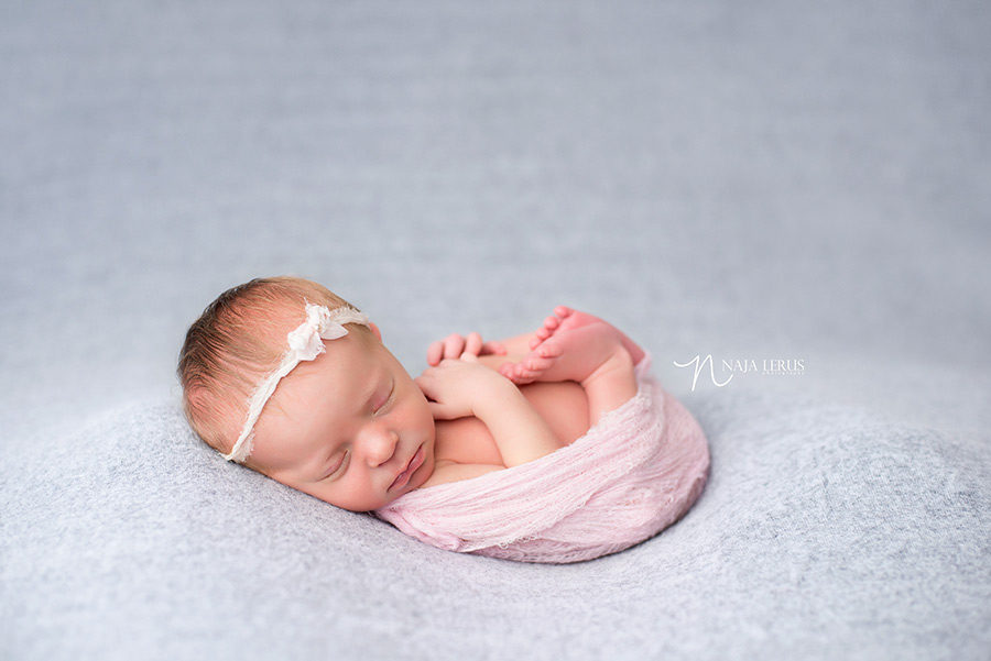 chicago-custom-newborn-pictures-07