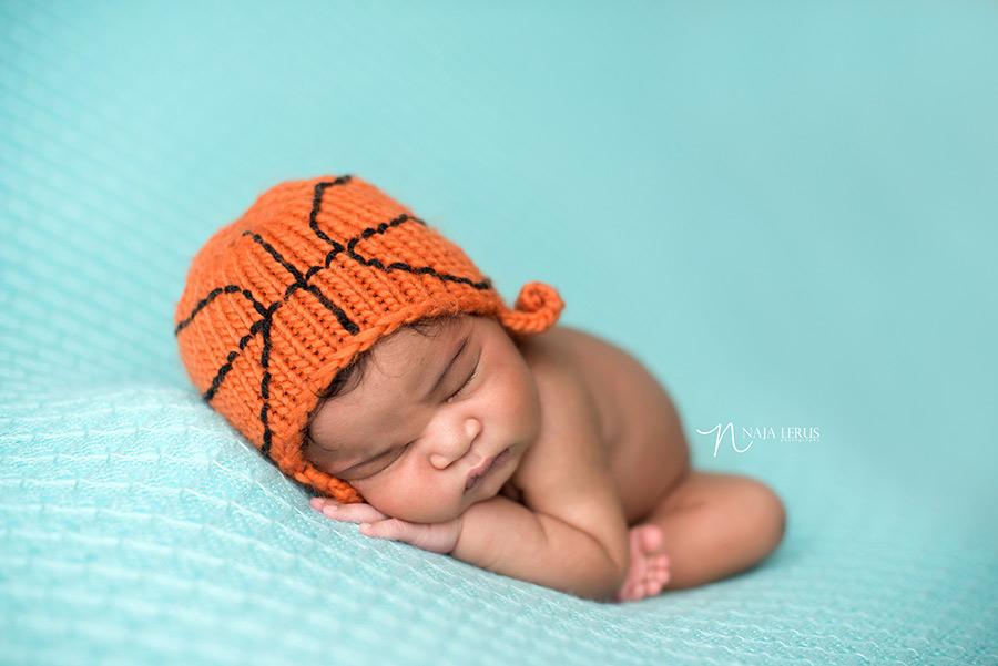 chicago-professional-newborn-pictures-01