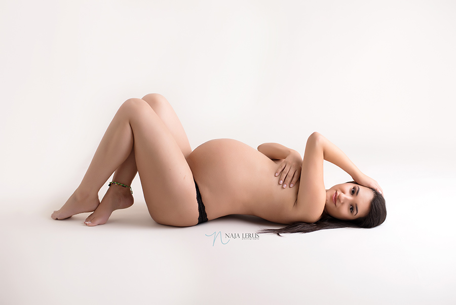 semi nude fine art maternity pictures melrose park IL and Chicago