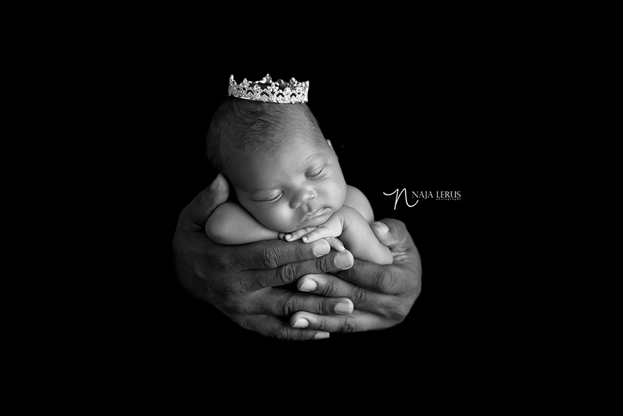 baby girl posed in dad hands artistic photo chicago photographer