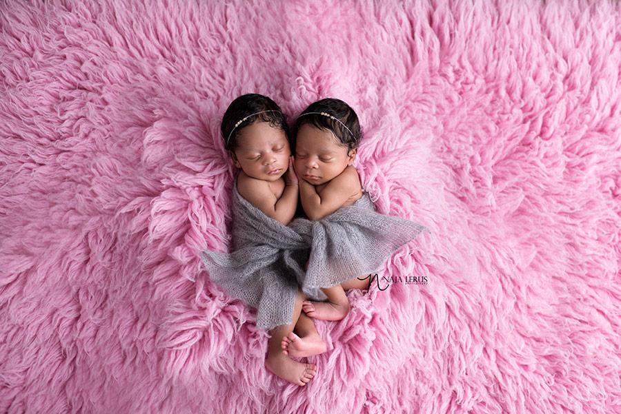 chicago-twin-newborn-pictures-09