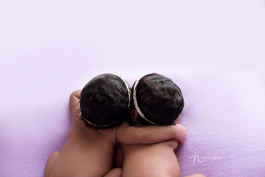 chicago-twin-newborn-pictures-12