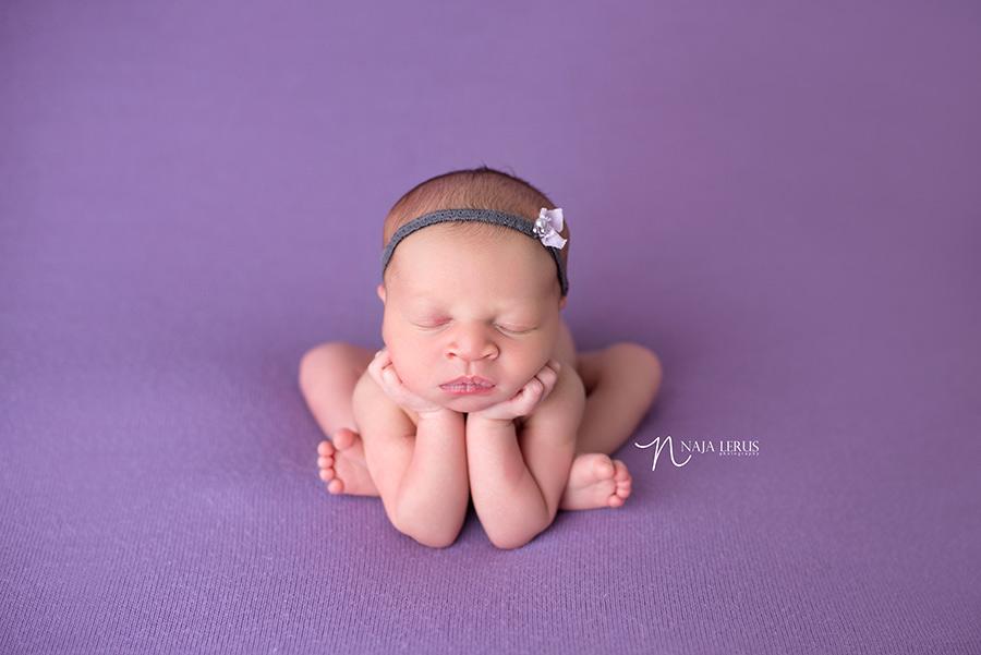 sterling il newborn photographer froggy pose