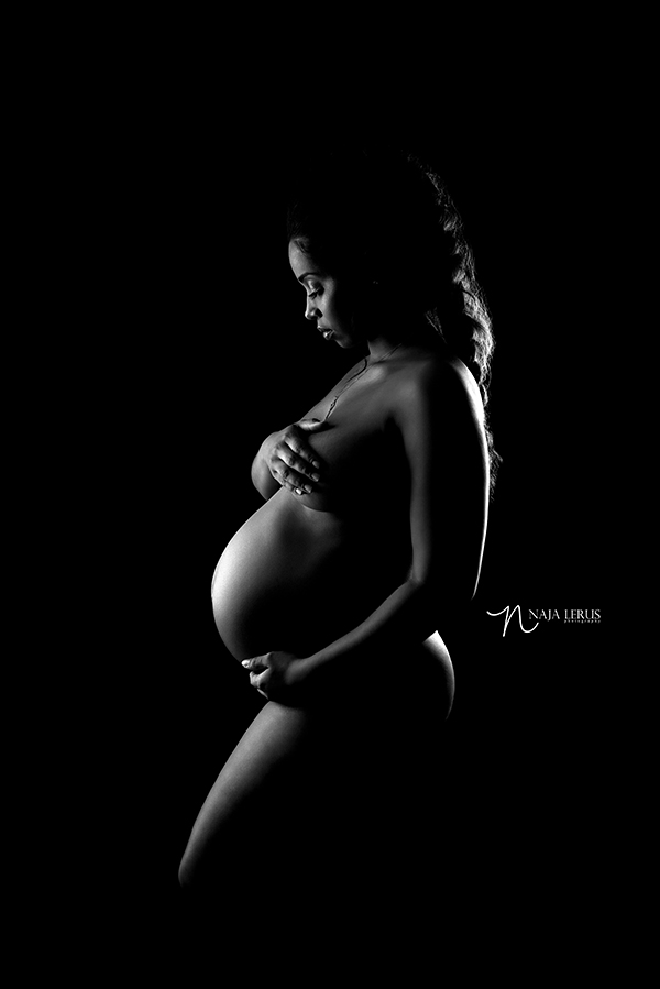 Chicago black and white rim silhouette maternity photography 