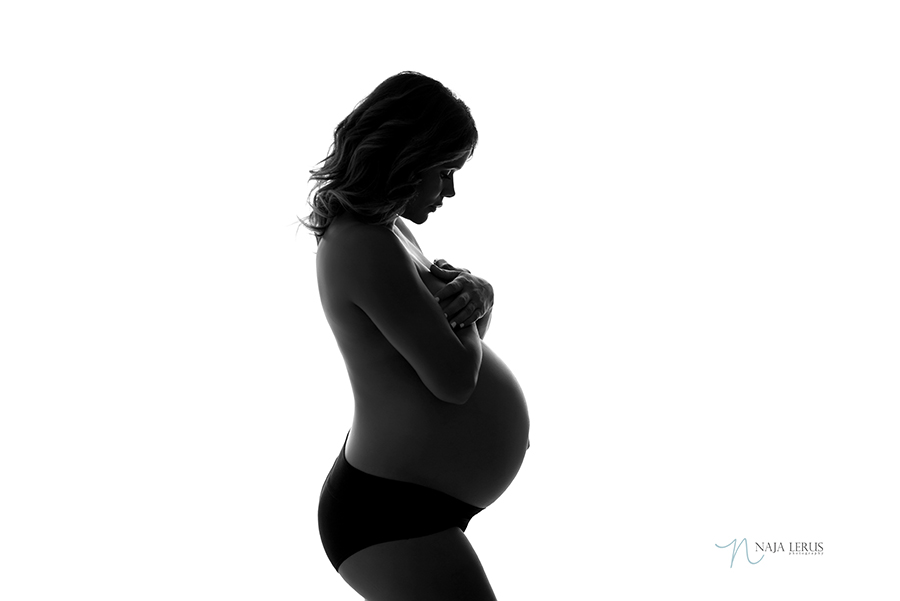 silhouette pregnancy photographer chicago