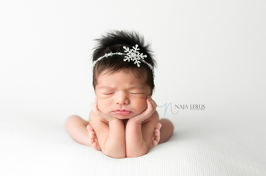 newborn pose head in hands frog