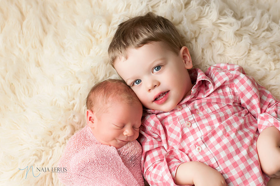 brother sister sibling newborn photography chicago