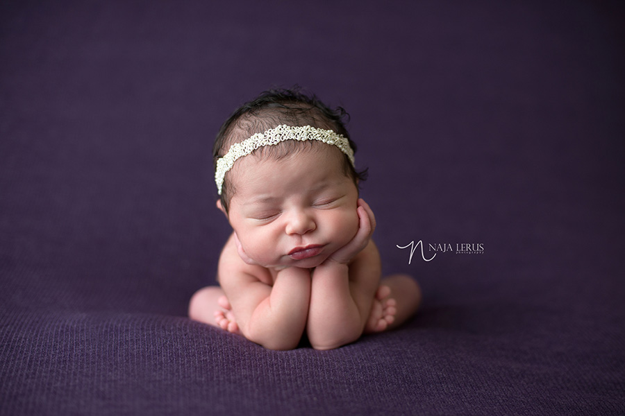 newborn froggy pose head in hands pose chicago photographer