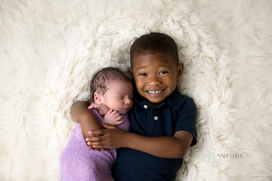 brother sister sibling pictures newborn photography chicago