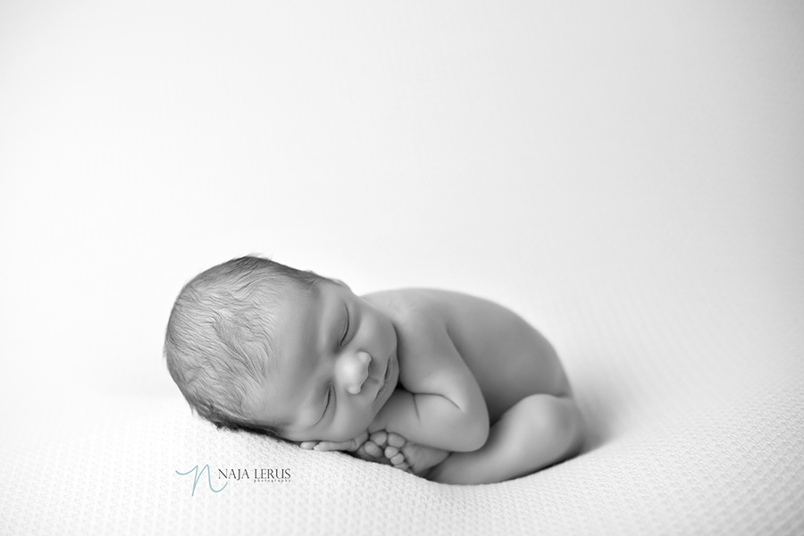 taco pose newborn photography chicago black white photography