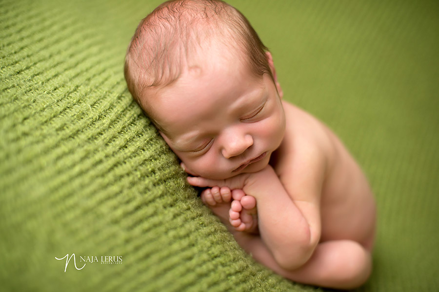 green newborn photography blanket chicago photographer