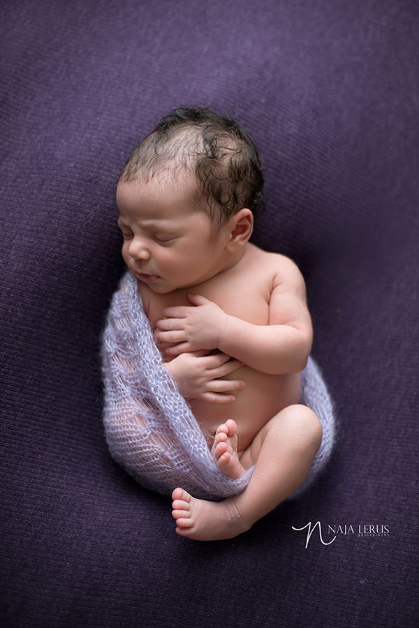 natural pose chicago newborn photography