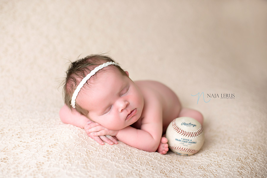 white sox fan newborn photography chicago evergreen park il memorabilia