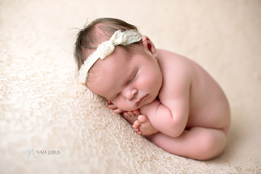 fetal pose taco newborn photography chicago IL evergreen park south suburb photographer