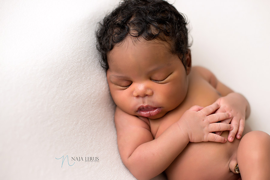 natural pose newborn photography chicago