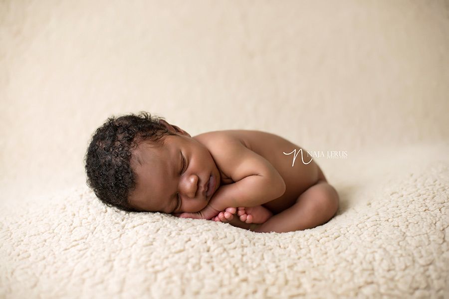 taco pose newborn photographer chicago