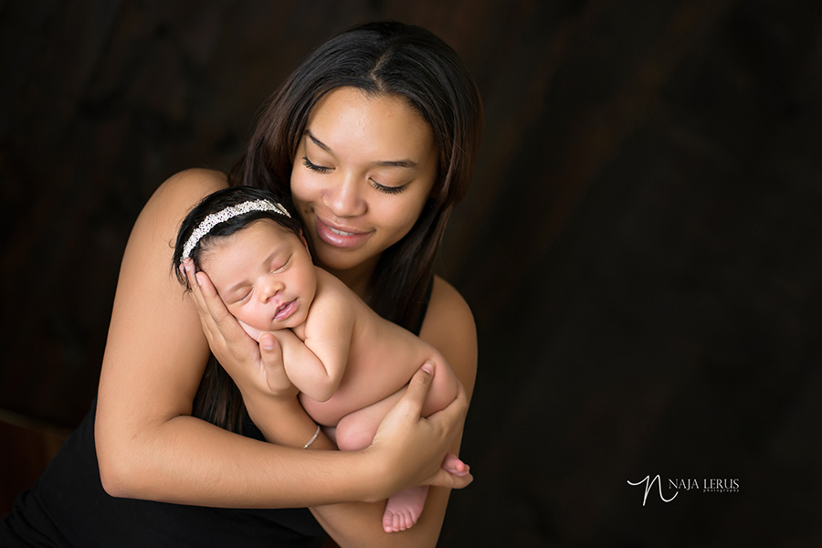 mommy baby pictures newborn session chicago il