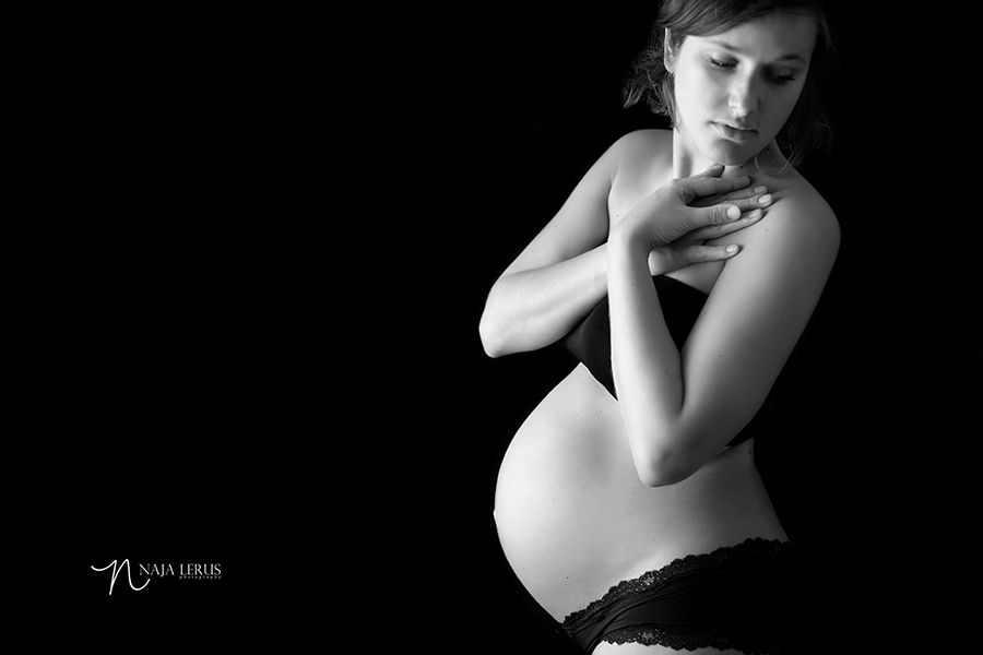 black and white maternity photography chicago