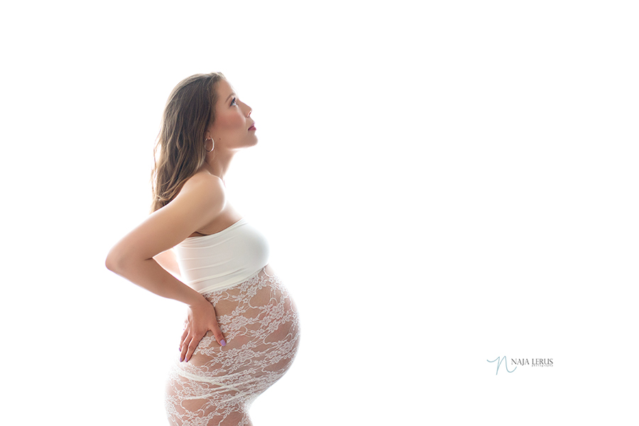 profile maternity photo chicago photographer tight maternity dress