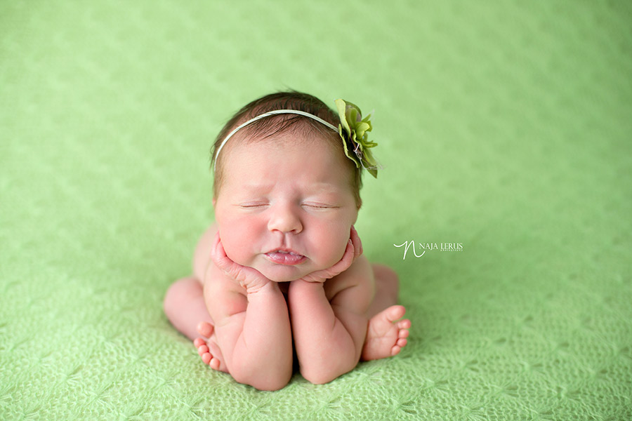 spring green newborn pictures froggy pose