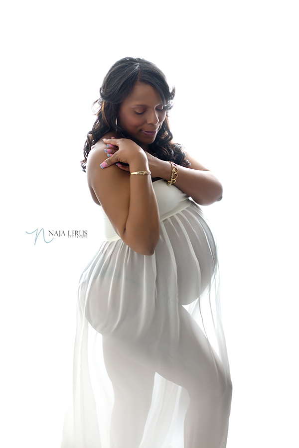 angelic maternity photography chicago white gown