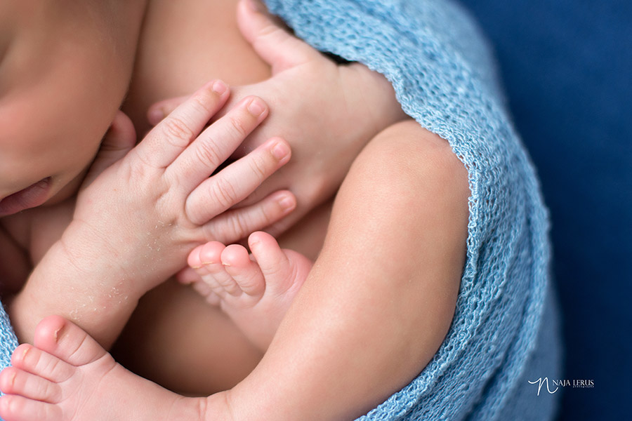 newborn pictures details toes and fingers chicago