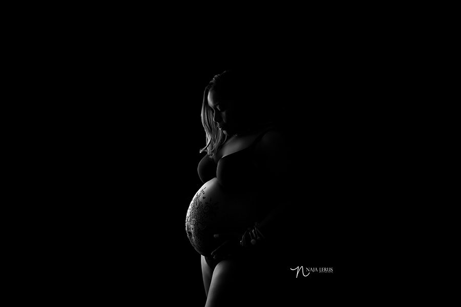 black and white silhouette maternity photography chicago