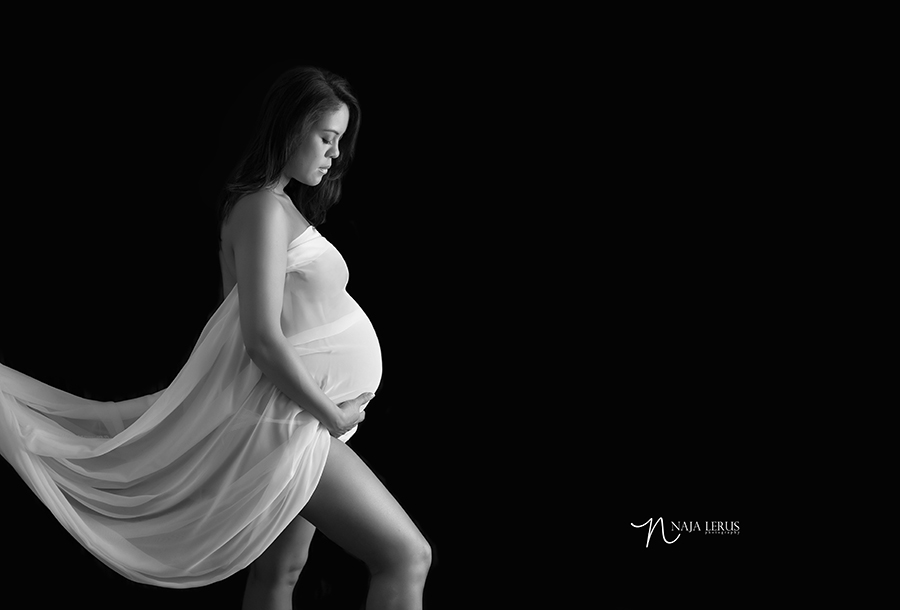 black and white chicago maternity photography