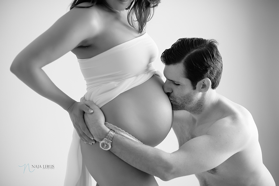 black and white pregnancy pictures husband and wife