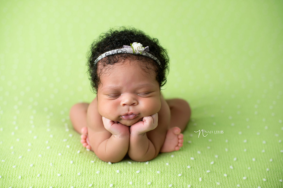 froggy pose newborn photographer chicago