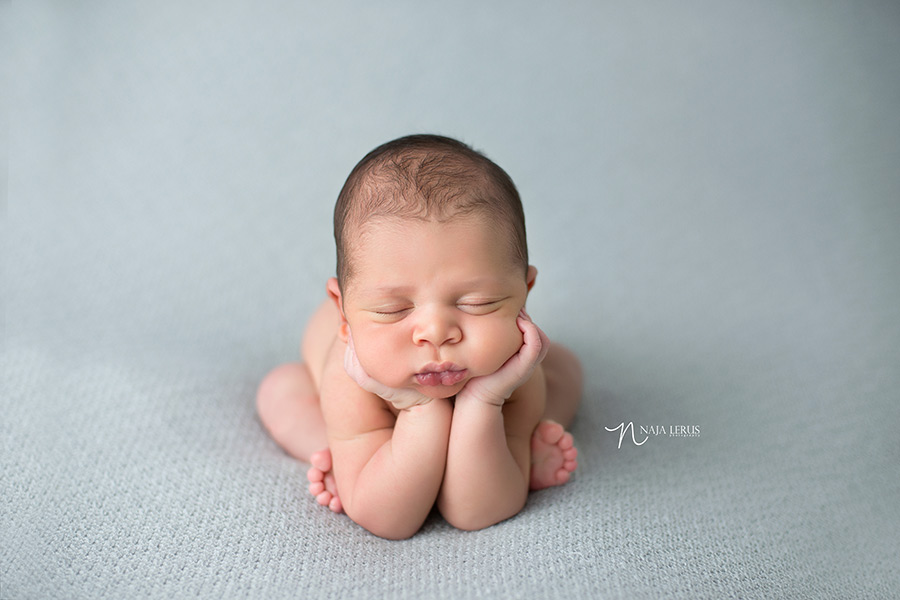 chicago newborn posing frog hands in cheeks