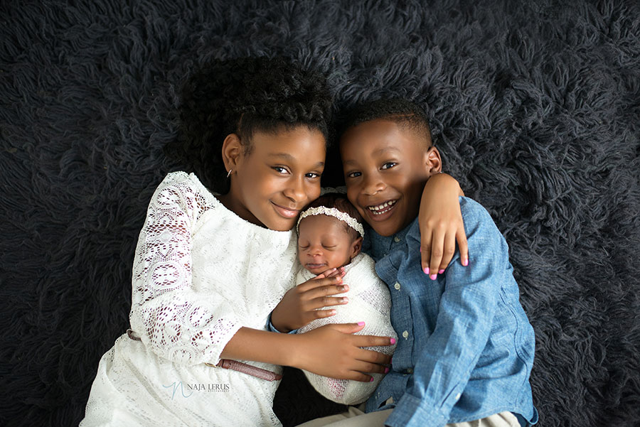 sibling shot newborn photography session chicago