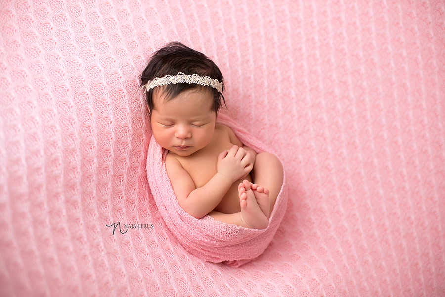 natural posed newborn pictures chicago IL