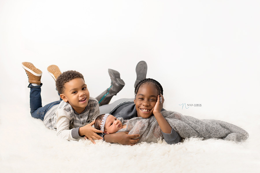 siblings newborn pictures chicago