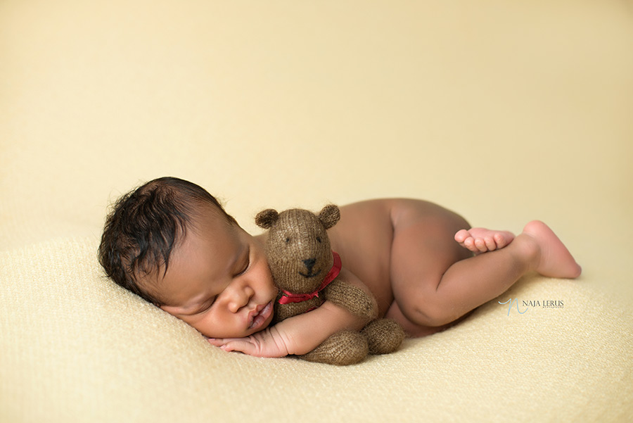 newborn baby with teddy bear chicago posing prop