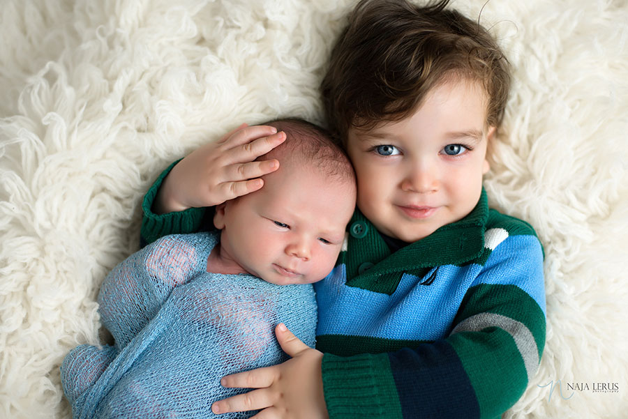 brothers newborn photography posing chicago