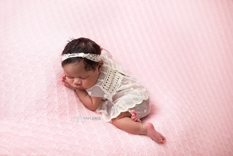 newborn photographer in chicago 