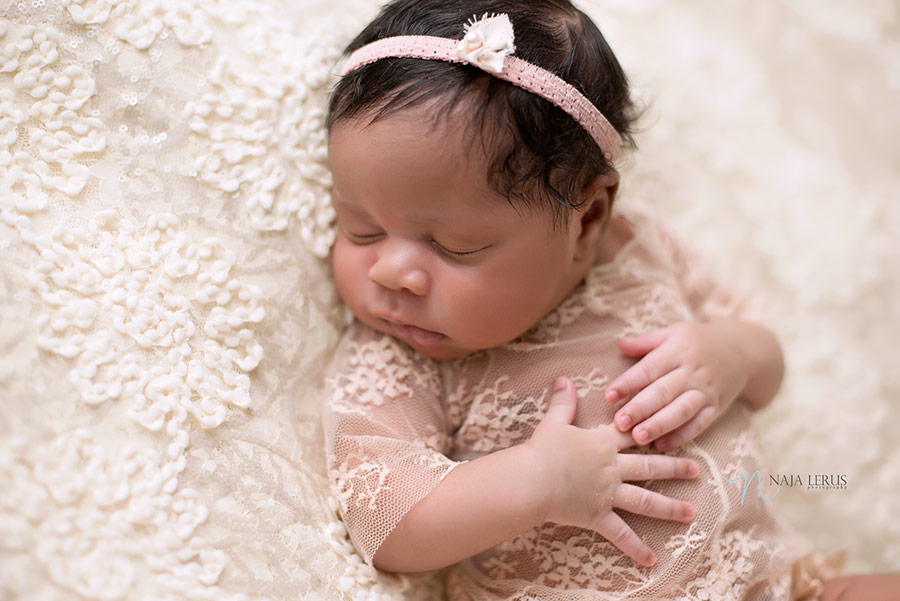 chicago-girl-newborn-photos-06