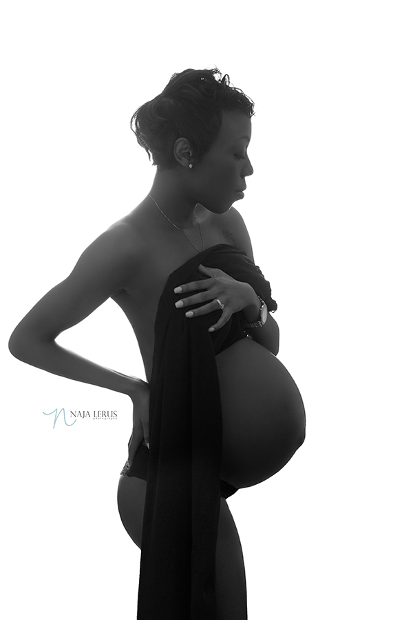 black and white silhouette maternity photography chicago