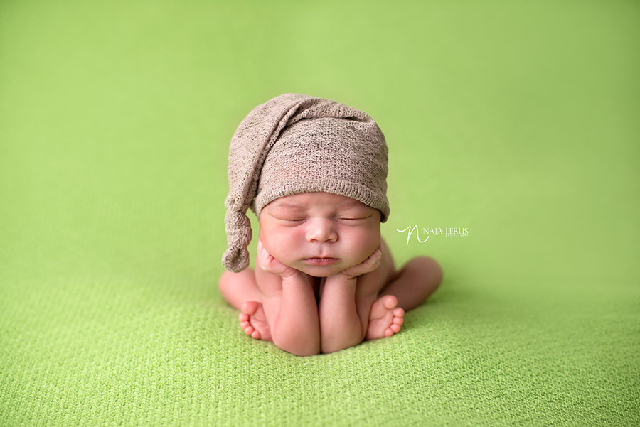 frog pose hands in cheeks chicago oak lawn IL photographer