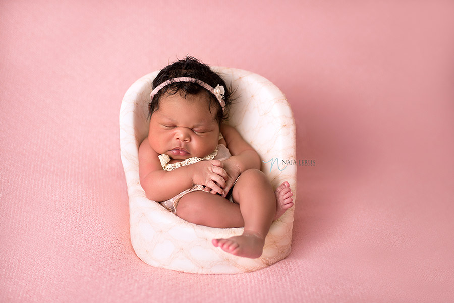 newborn posing chair chicago IL 