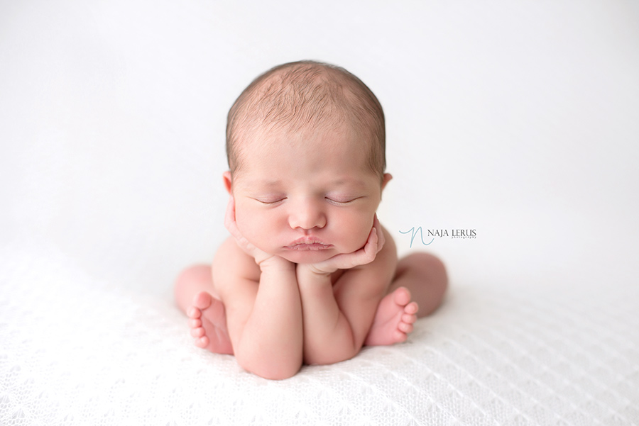 froggy postion newborn photography chicago